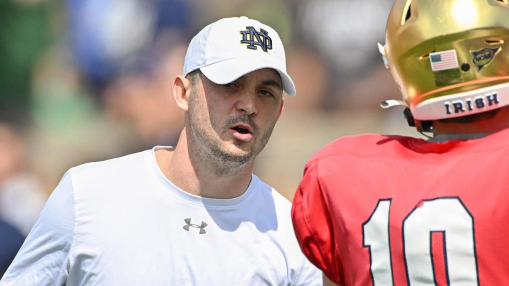 Alabama apunta a Tommy Rees de Notre Dame como coordinador ofensivo para reemplazar a Bill O'Brien, según informes