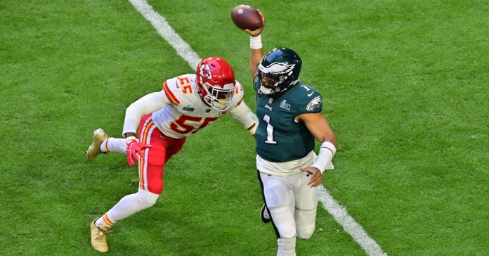 Jalen Hurts le regaló a los Chiefs uno de los touchdowns más fáciles en la historia del Super Bowl