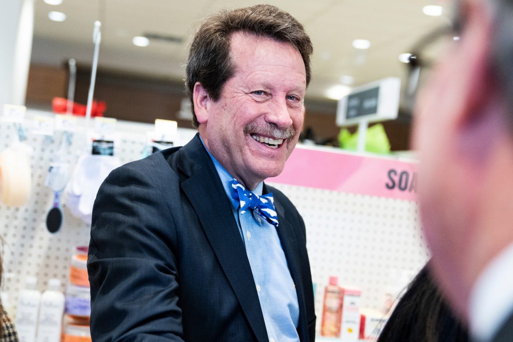 La FDA planea cambios en la supervisión después de un informe crítico sobre el tabaco