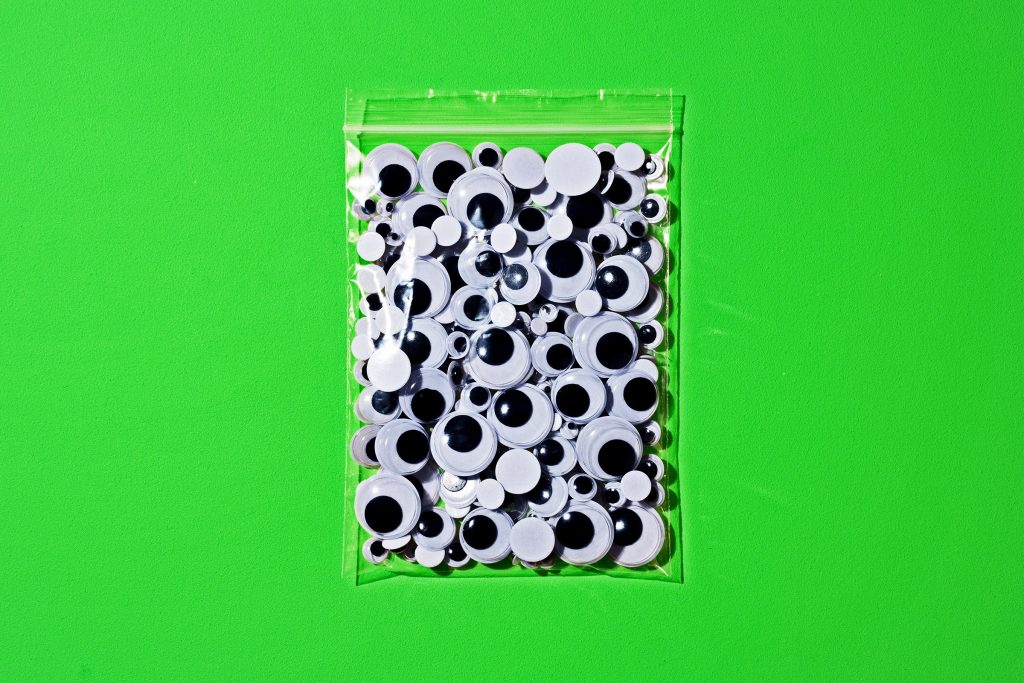 Spotify tiene tus oídos.  Viene por tus ojos