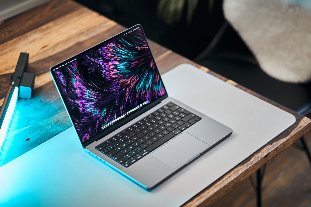 Revisión de entrada de Apple MacBook Pro 14 2023: modelo base con M2 Pro reducido, actualización de SSD y consumo de energía ligeramente más alto
