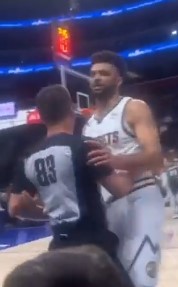 MIRAR: Jamal Murray confronta a un fanático de los Detroit Pistons que lo llamó «un B * tch» y dijo que vio a su novia «chupar un D ** k»