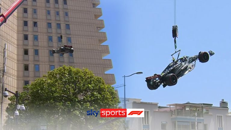 Accidente de Lewis Hamilton saca bandera roja!  |  Los mecánicos aguantan la respiración mientras el auto cuelga en el aire |  Vídeo |  Ver programa de televisión |  deportes de cielo