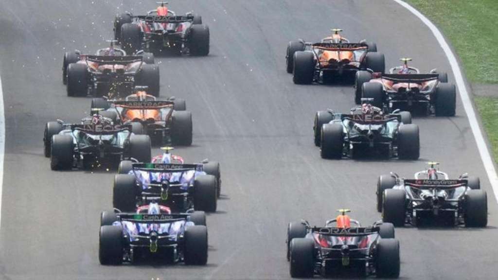 2024 Fórmula 1 Dünya Şampiyonası’nda heyecan devam ediyor.  Imola’da Max Verstappen’in zaferinin ardından sıradaki durak, klasik pistlerden biri olan Monaco.  2024 yarış takvimindeki cadde pistlerinden biri olan Monako dar virajları ve tünelin bulunduğu bir parkurda düzenlenecek.  Büyük heyecana sahne olacak Monako GP hakkındaki tüm detayları haberimizde.