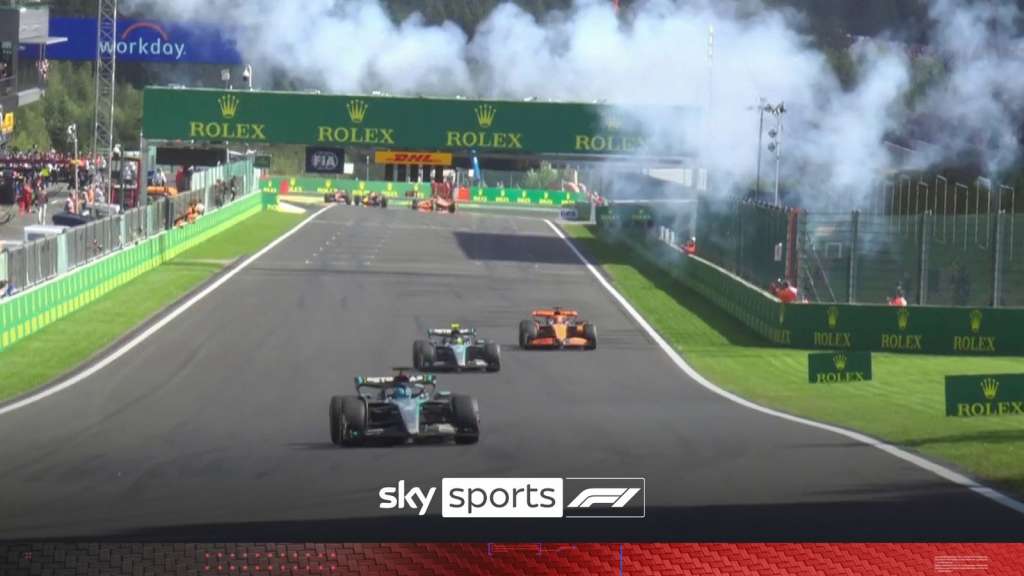¿La última vuelta más dramática de la temporada? George Russell gana mientras TRES coches compiten en Spa | Noticias de F1 | Sky Sports