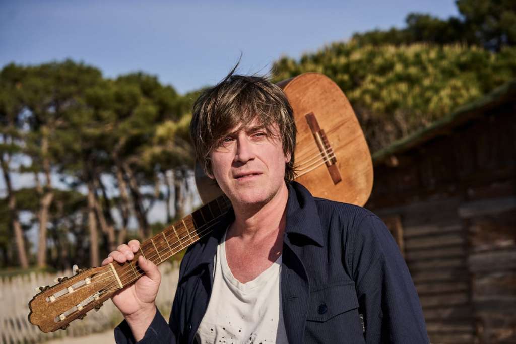 Thomas Dutronc Réagit au Bel Hommage des Enfoirés à Sa Maman: “Je n’aurais pas voulu Apparaître dans l’hommage, très beau, à ma chère maman …”