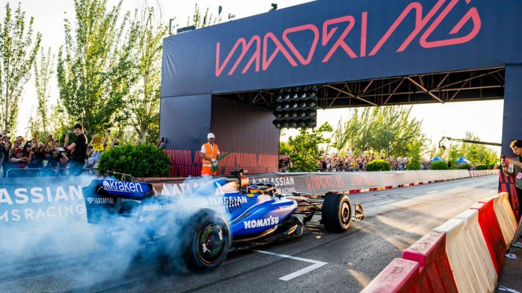Mi Crónica del Primer Día de F1 en Las Clases de Madrid: Carlos Sainz Inaugura ‘Su’ Gran Premio ante 80,000 Aficionados