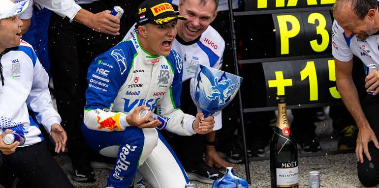 F1 Kibeszélő: Norris erőt Meríthet A Kiesésből, Sainz Büntetésén Forrongnak A Rajongók