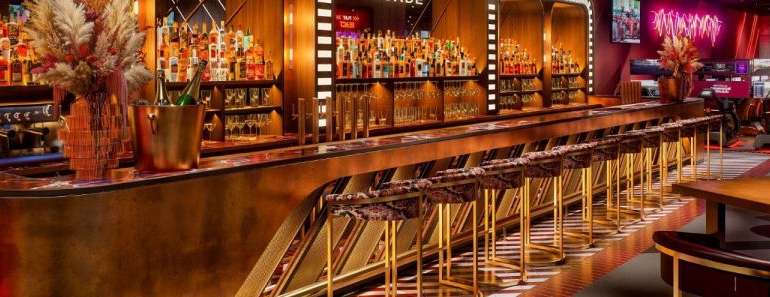 Si te gusta la Fórmula 1 estás de enhorabuena: llega el primer Arcade bar a España, un lugar único