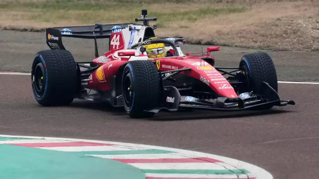 Lewis Hamilton da una de cal y otra de arena a los nuevos coches de Fórmula 1: “Es ridículamente complejo”