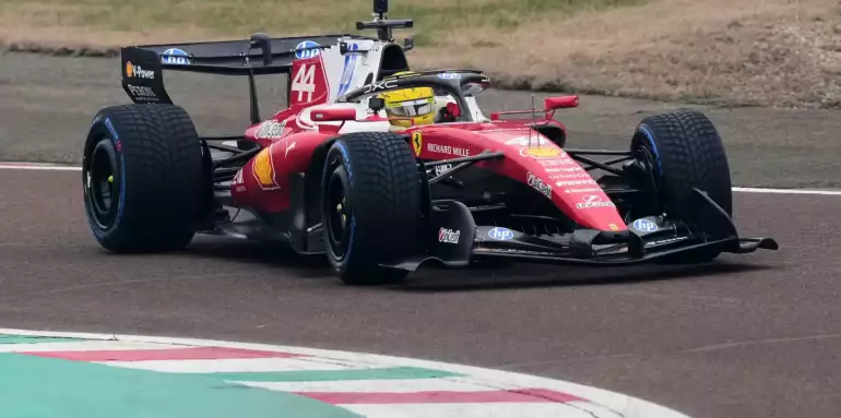 Lewis Hamilton da una de cal y otra de arena a los nuevos coches de Fórmula 1: “Es ridículamente complejo”