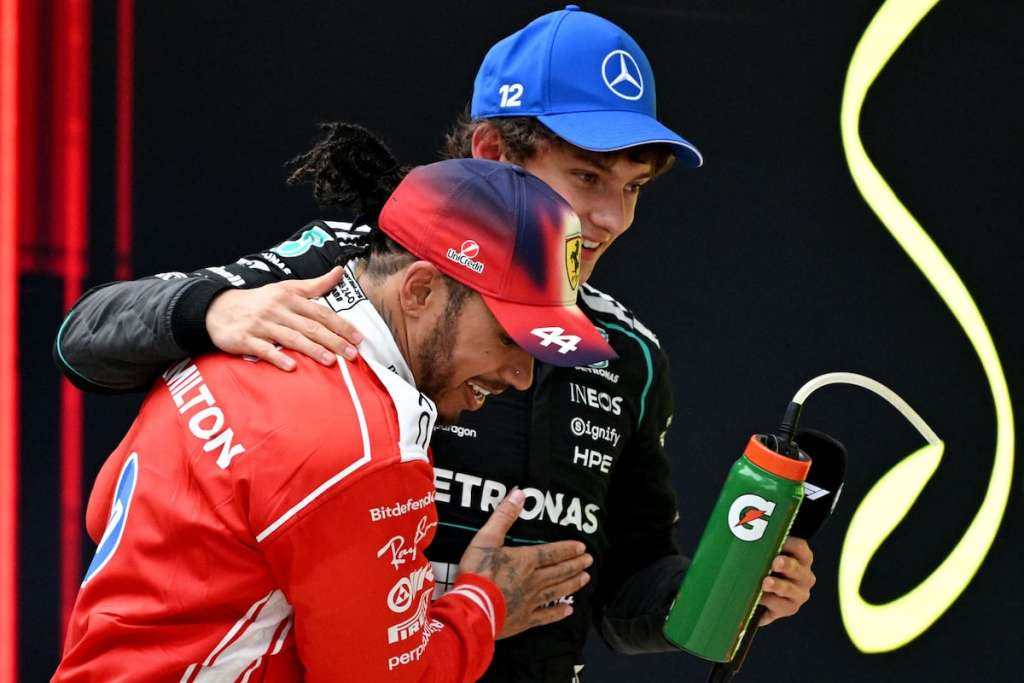 Les larmes d’un jeune tigre et la sagesse d’un vieux lion: dimanche des premières pour Kimi Antonelli et Lewis Hamilton à Shanghai