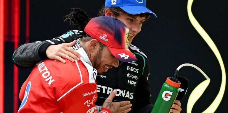 Les larmes d’un jeune tigre et la sagesse d’un vieux lion: dimanche des premières pour Kimi Antonelli et Lewis Hamilton à Shanghai