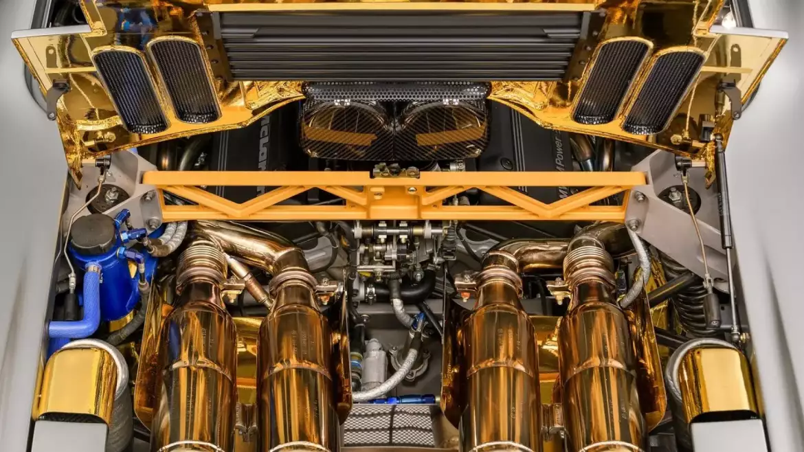 El Airbus A350-1000 de Starlux Airlines está causando sensación, pero porque, seguramente, no es conocido que el motor del McLaren F1 equipaba una hora de oro de 24 quilates.