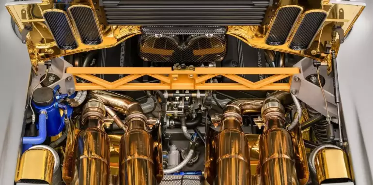 El Airbus A350-1000 de Starlux Airlines está causando sensación, pero porque, seguramente, no es conocido que el motor del McLaren F1 equipaba una hora de oro de 24 quilates.